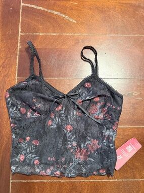 ROMWE Black Top with Pink Logo Tag